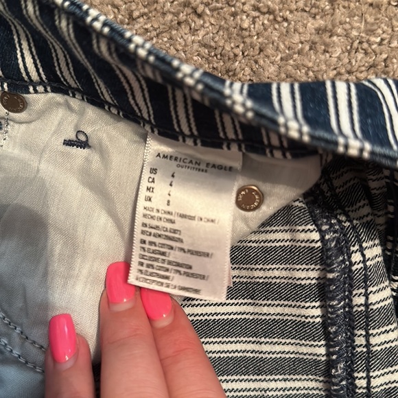 American Eagle 4 blue and white striped shorts - Picture 3 of 3